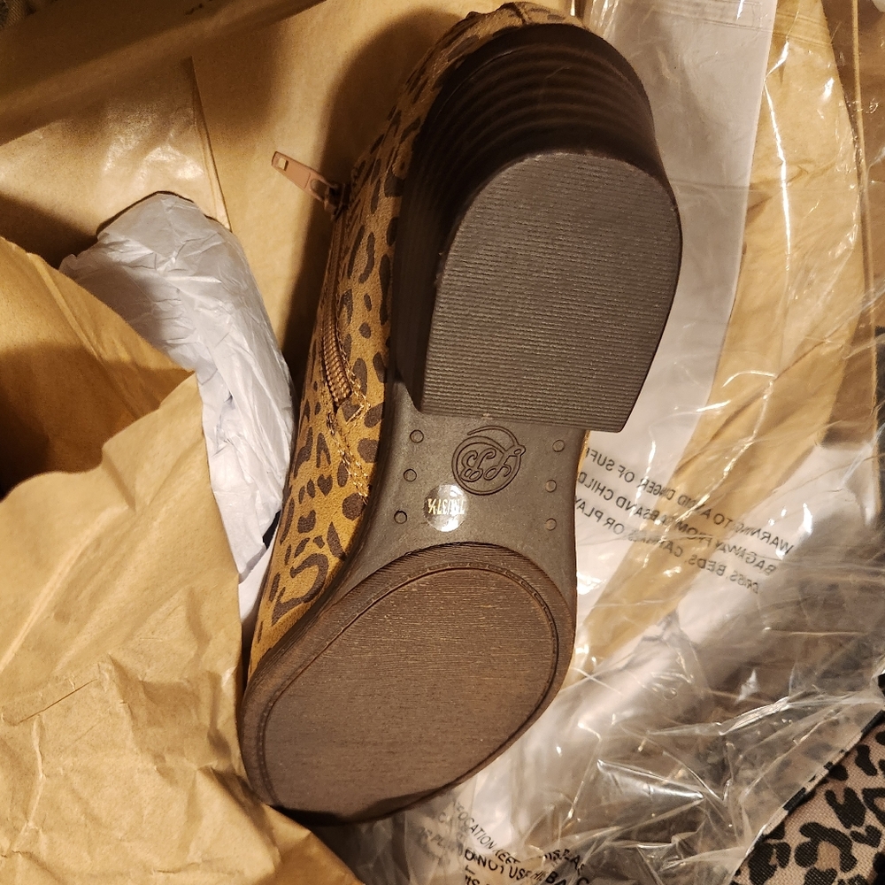 Leopard Print Ankle Boots NIB - Picture 2 of 2